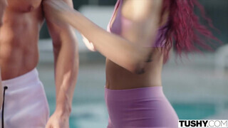 TUSHY - Ember Snow az popó szerető milf