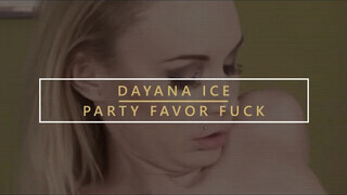 Dayana Ice vaginája megdöngetve