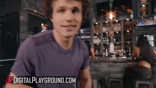 Digital Playground - Alissa Jayde meghágva a bárban