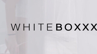WhiteBoxxx - Sarah Kay gyengéd kamatyolása