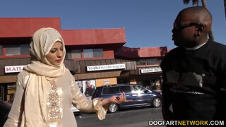 Nadia Ali a bombázó arab pipi