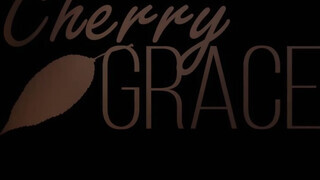 Cherry Grace nagyon csábos fehérneműben