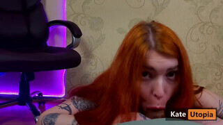 Kate Utopia a perverz vörös hajú pipi