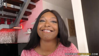 Rachel Raxxx az óriás csöcsű barna milf