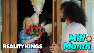 REALITY KINGS - Jenna Starr a gigantikus fenekű mami