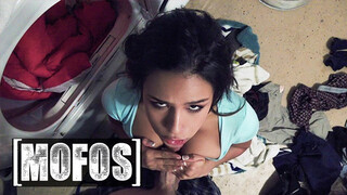 Mofos - Autumn Falls mellbe és punciba reszelve