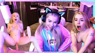 Haley Spades a bombázó gamer pipi