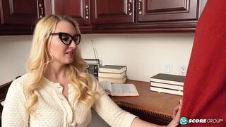 Fullos 40-es Julia Robbie és a tinédzser hapsi