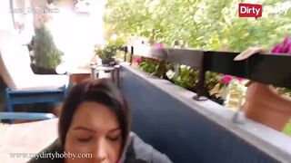 Lara Bergmann forró baletli cumizása meghágva termetes faszal