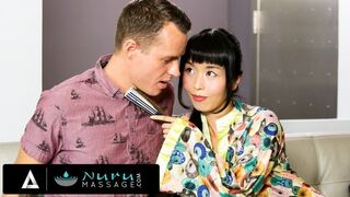 Marica Hase forró masszázsánál megtöri a hatalmas bréje ügyfelétől